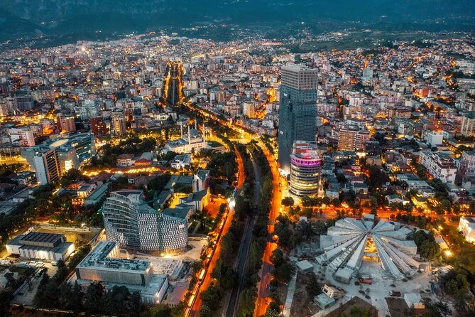 Tirana di notte